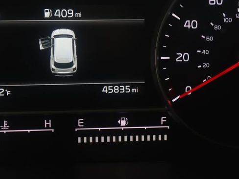 Used 2023 Kia Sorento LX image 16