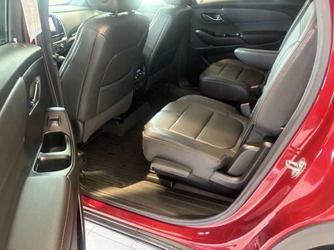 Used 2023 Chevrolet Traverse RS image 18