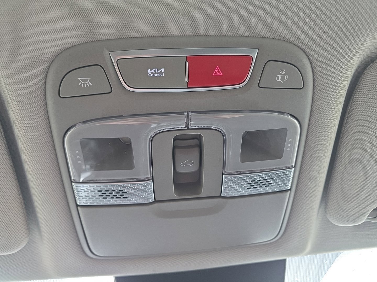 Used 2025 Kia Telluride EX w/ EX Captain's Chair Package AWD/4WD image 16