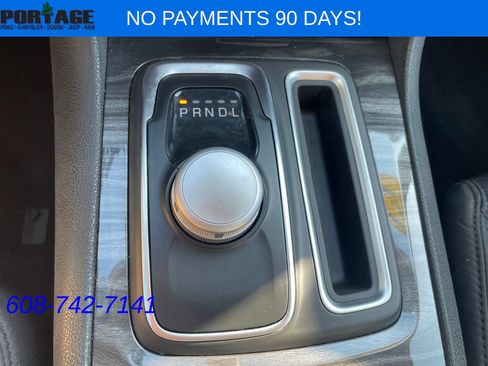 Used 2022 Chrysler 300 Touring w/ Sport Appearance Package AWD/4WD image 15