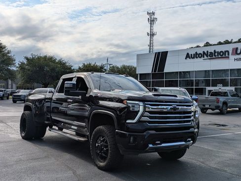 Used 2024 Chevrolet Silverado 3500 High Country w/ High Country Premium Package AWD/4WD image 3