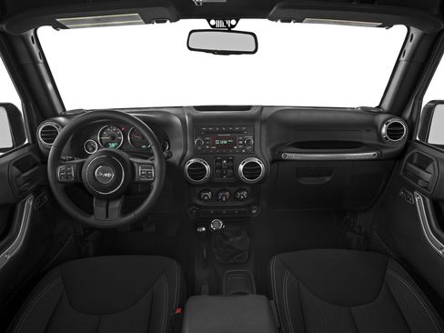 Used 2016 Jeep Wrangler Unlimited Sahara w/ Connectivity Group AWD/4WD image 25