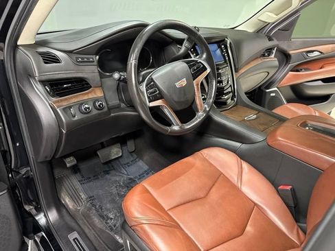 Used 2020 Cadillac Escalade Luxury w/ Escalade Sport Edition AWD/4WD image 16