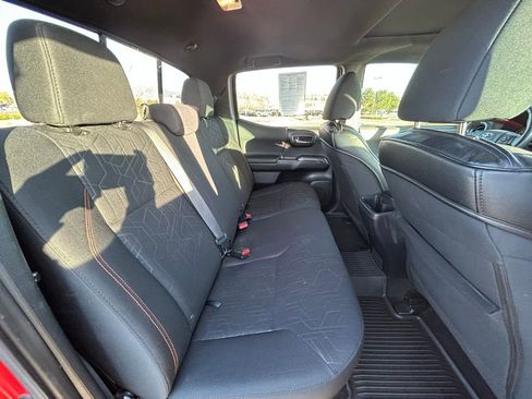 Used 2017 Toyota Tacoma TRD Sport w/ Premium & Technology Package AWD/4WD image 29