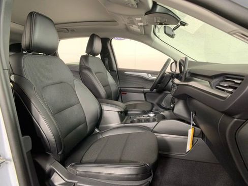 Used 2025 Ford Escape SE image 29