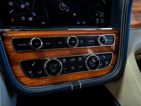 Used 2021 Bentley Bentayga image 51