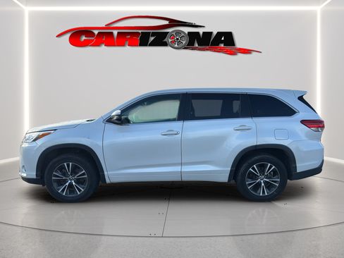 Used 2017 Toyota Highlander LE FWD image 10