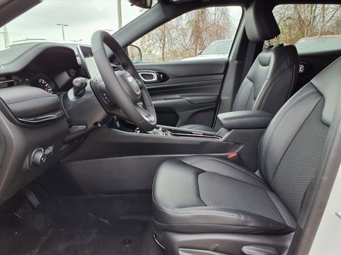 New 2026 Jeep Compass Altitude image 8