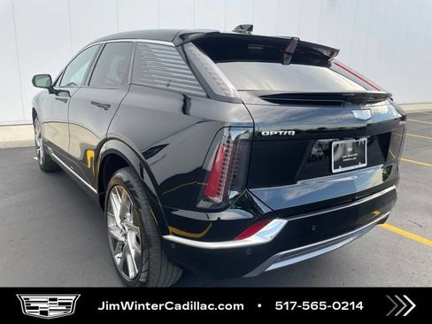 Certified 2025 Cadillac Optiq Luxury 2 w/ LPO, Floor Liner Package AWD/4WD image 10