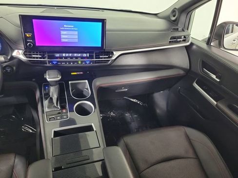 Used 2025 Toyota Sienna XSE w/ XSE Premium Package FWD image 18