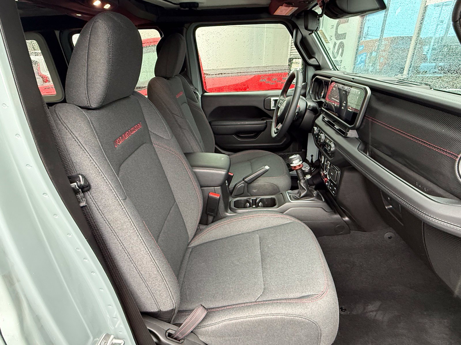 Used 2024 Jeep Wrangler Unlimited Rubicon w/ Convenience Group AWD/4WD image 16