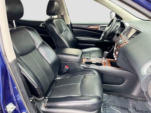 Used 2020 Nissan Pathfinder Platinum image 30