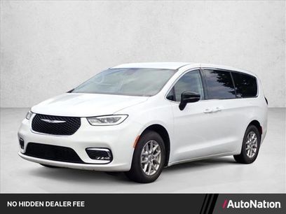 Used 2024 Chrysler Pacifica Touring-L