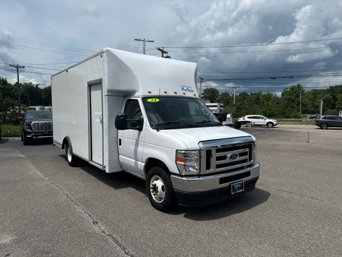 Used 2024 Ford E-350 and Econoline 350 Super Duty w/ Power Windows & Locks Group RWD image 7