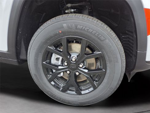 New 2025 Jeep Grand Cherokee L Altitude image 36