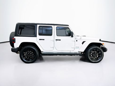 Used 2023 Jeep Wrangler Unlimited Sahara w/ Cold Weather Group AWD/4WD image 10