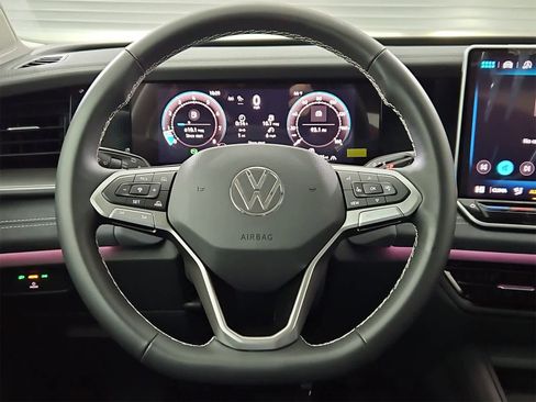 New 2026 Volkswagen Tiguan SE image 24