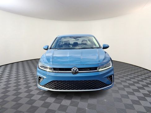 Used 2025 Volkswagen Jetta SE image 2