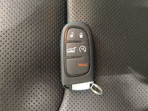 Used 2022 Jeep Cherokee Trailhawk w/ Premium Leather Package AWD/4WD image 32