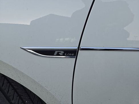 Used 2020 Volkswagen Passat 2.0T R-Line image 3