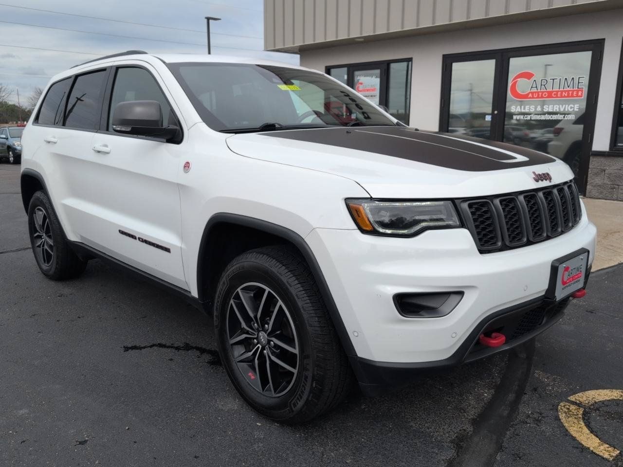 Used 2018 Jeep Grand Cherokee Trailhawk w/ Trailhawk Luxury Group AWD/4WD image 2