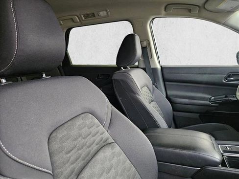 Used 2025 Nissan Pathfinder SV image 21