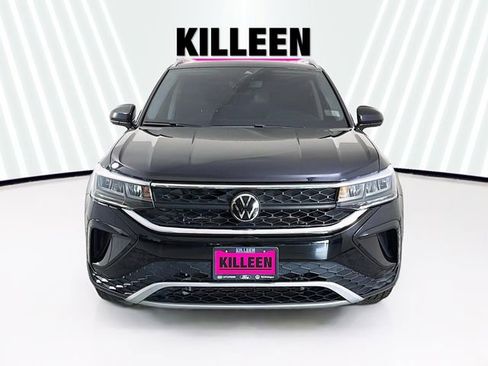 Used 2023 Volkswagen Taos SE image 2