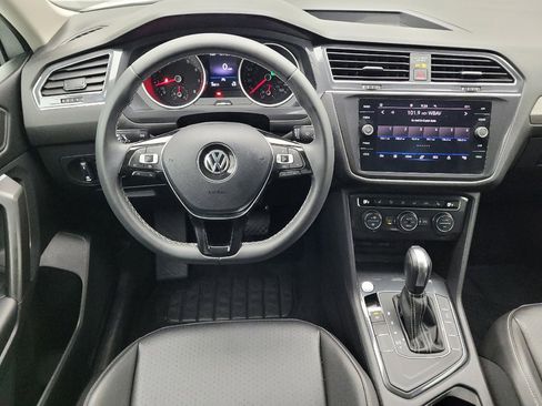 Used 2021 Volkswagen Tiguan SE w/ Panoramic Sunroof Package FWD image 22