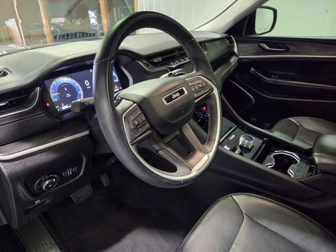 Used 2022 Jeep Grand Cherokee L Limited image 12