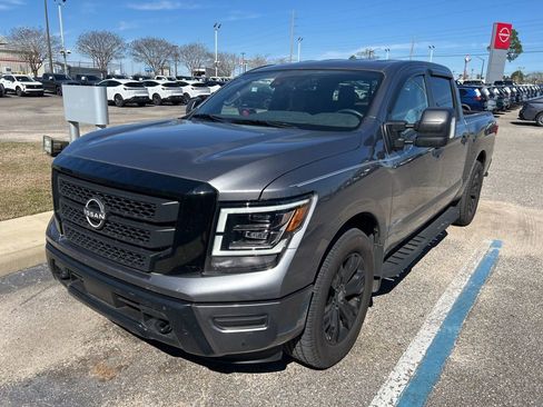 Used 2024 Nissan Titan SV w/ SV Convenience Package image 6