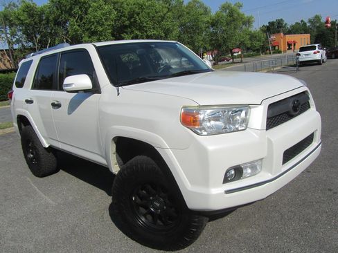 Used 2011 Toyota 4Runner SR5 AWD/4WD image 3