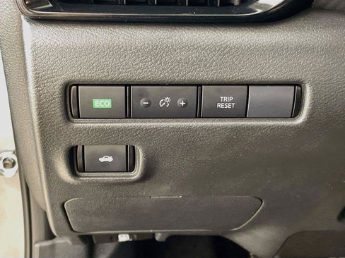 Used 2024 Nissan Sentra SV FWD image 14