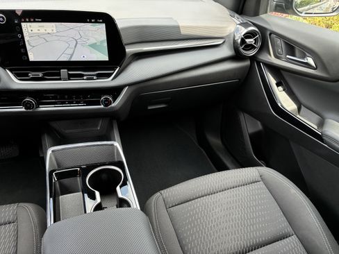 Used 2025 Chevrolet Equinox LT FWD image 29