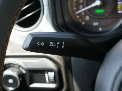 Used 2024 Jeep Wrangler Unlimited w/ Convenience Group AWD/4WD image 17