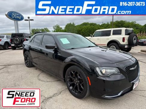Used 2019 Chrysler 300 Touring w/ Sport Appearance Package RWD image 1