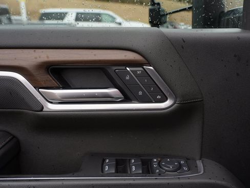 Used 2025 Chevrolet Silverado 3500 High Country w/ High Country Premium Package AWD/4WD image 18