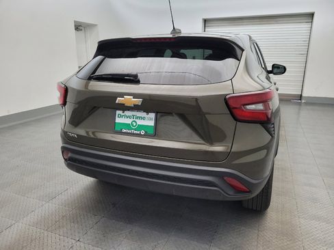 Used 2024 Chevrolet Trax LS FWD image 7
