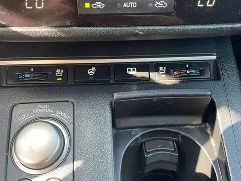Used 2013 Lexus ES 300h w/ Luxury Pkg FWD image 34