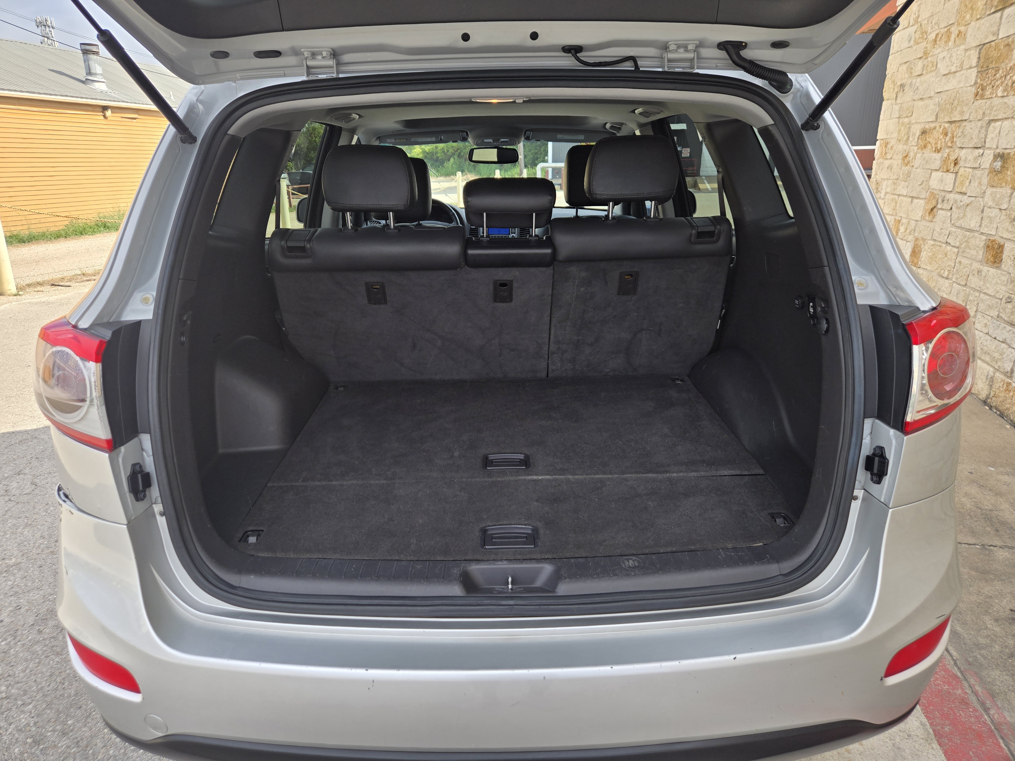 Used 2012 Hyundai Santa Fe Limited FWD image 17