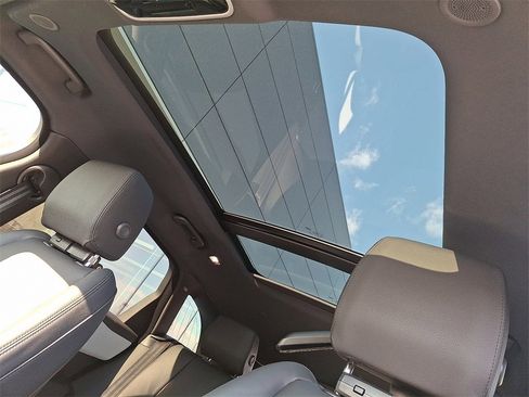 Certified 2026 Land Rover Range Rover Velar Dynamic SE image 16