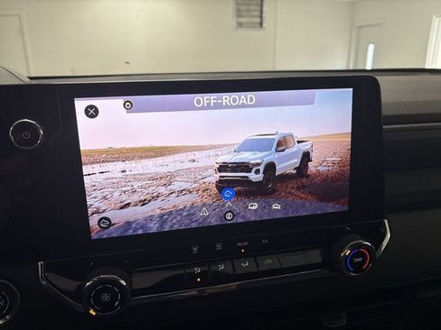 Used 2023 Chevrolet Colorado Trail Boss w/ Technology Package image 40