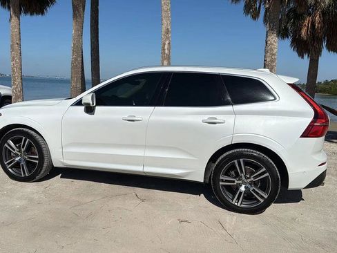 Used 2018 Volvo XC60 T5 Momentum w/ Vision Package image 2