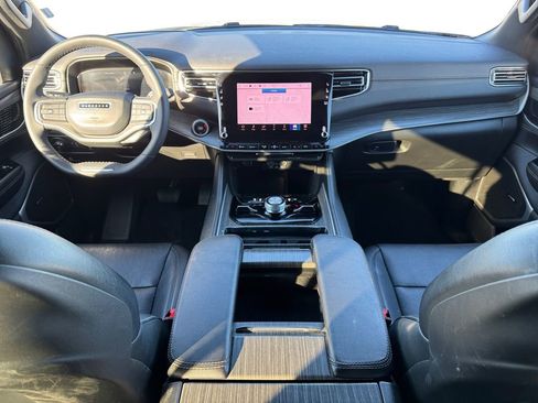 Used 2024 Jeep Wagoneer Series III image 10