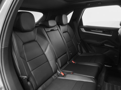 Used 2025 Porsche Cayenne image 22