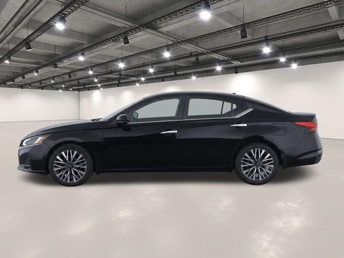 Used 2024 Nissan Altima 2.5 SV FWD image 6