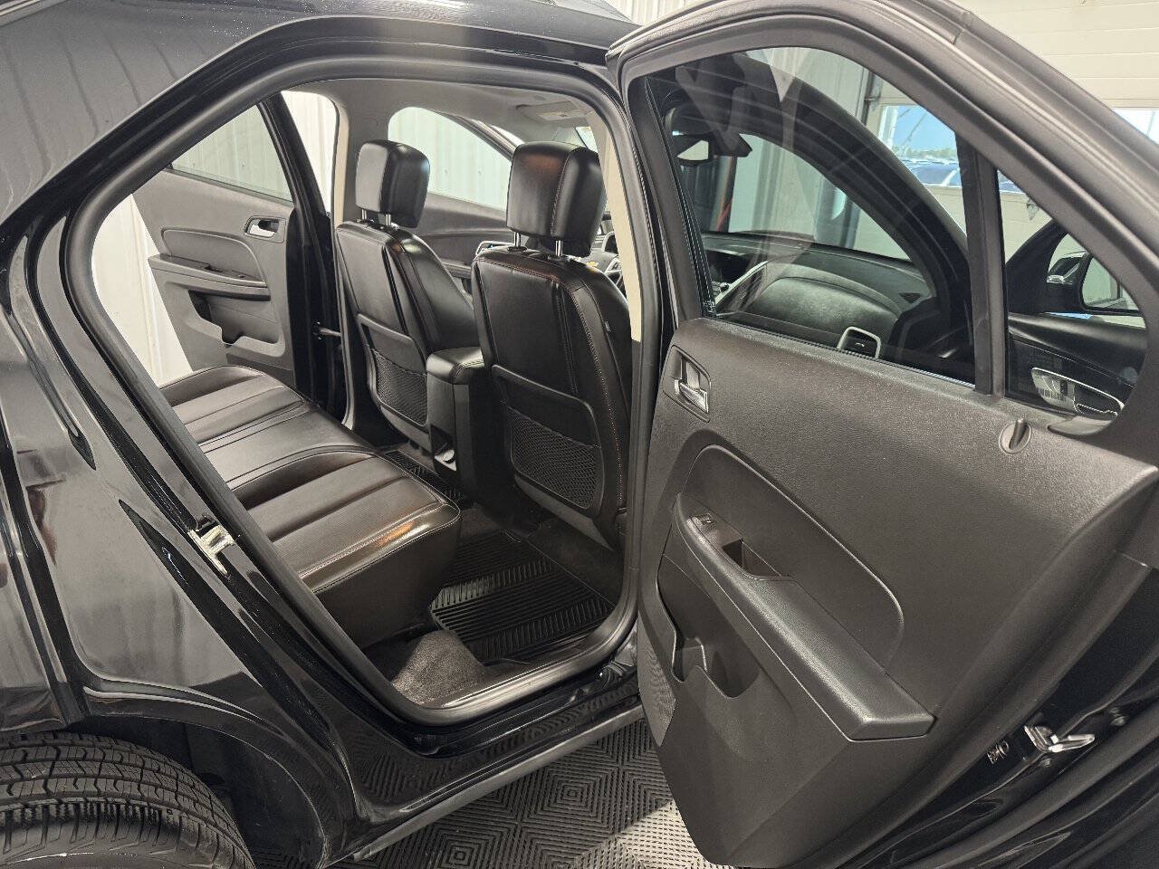 Used 2016 Chevrolet Equinox LTZ w/ Enhanced Convenience Package AWD/4WD image 26