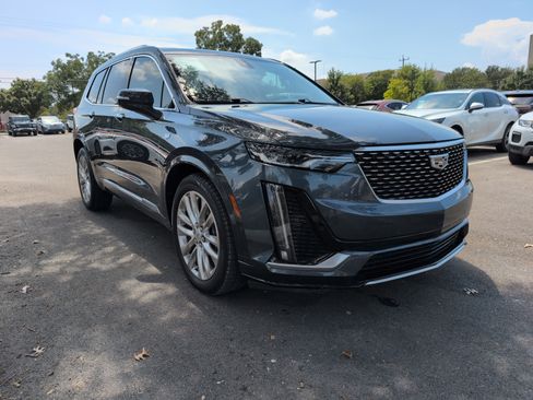 Used 2020 Cadillac XT6 Premium Luxury FWD image 2