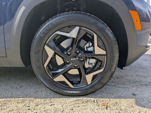 Used 2025 Kia Seltos EX image 11