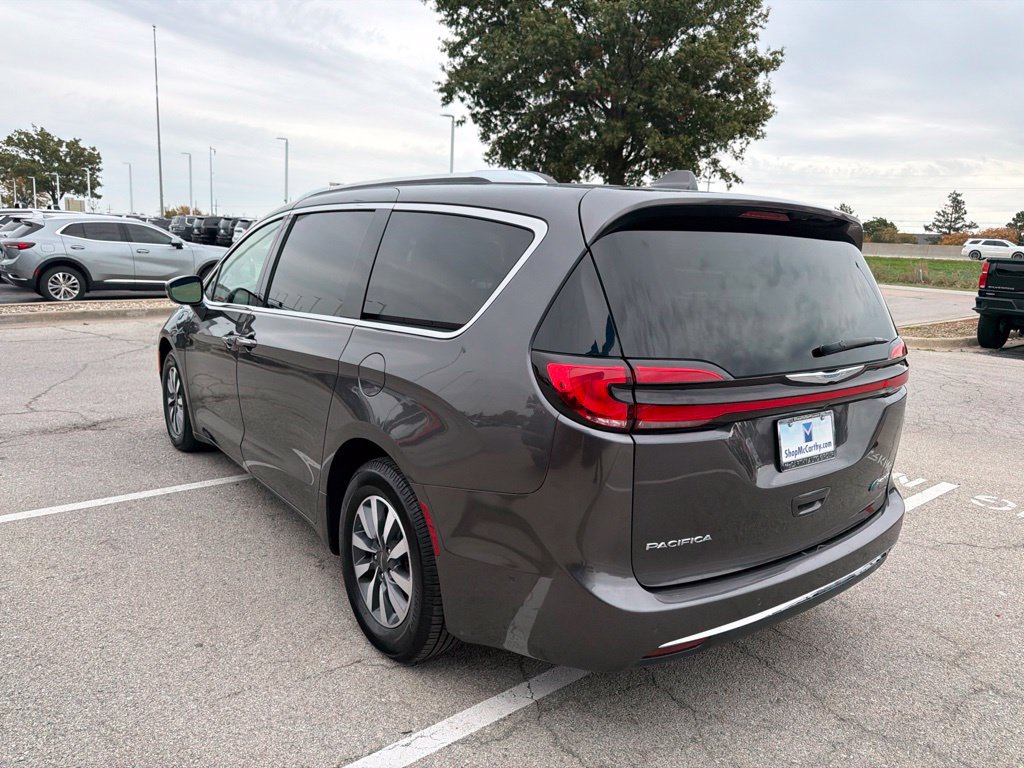 Used 2021 Chrysler Pacifica Touring-L FWD image 5