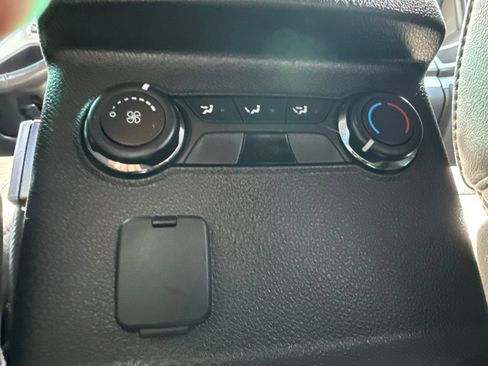 Used 2014 Ford Explorer XLT w/ Equipment Group 202A AWD/4WD image 22